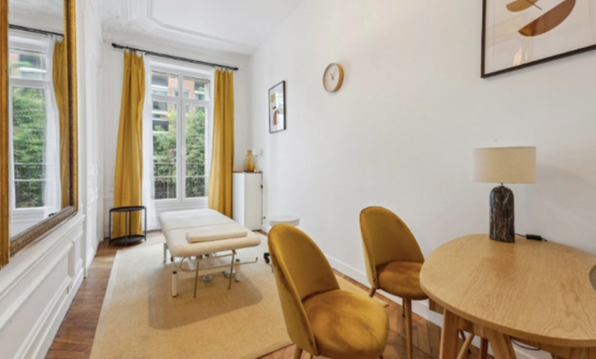 Image 3: Modelage élimination Renata França : visage tonique et corps sculpté