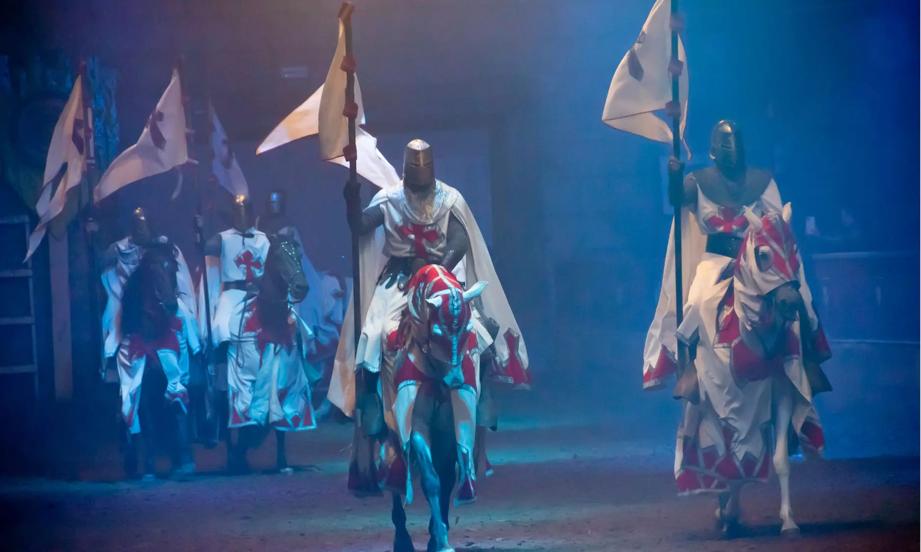 Cena medieval con espectáculo y bebida ilimitada para adultos y niños