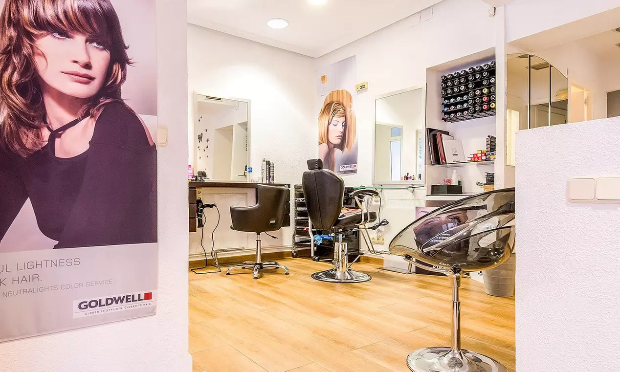 Microblading y diseño de cejas con hilo o micropigmentación de labios