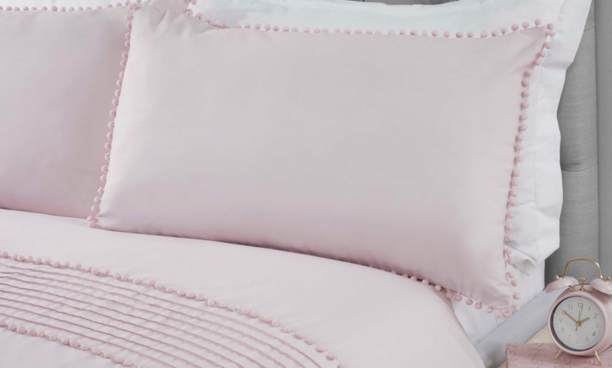 Image 4: Pom Pom Duvet Set