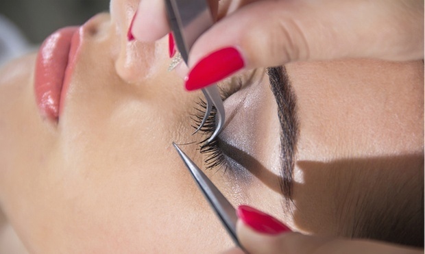 Get a flawless full set of classic lashes at Goldies Beauty Bar—now up to 70% off! - Primary Image