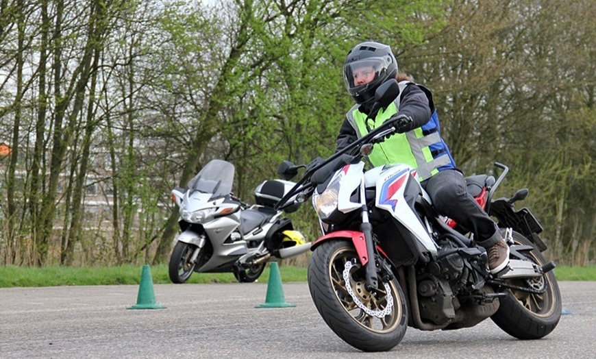 Image 2: Behaal je motorrijbewijs met rijlessen incl. examens in Leiden