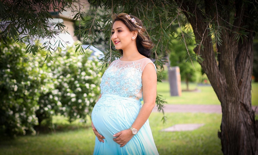 Image 7: Maternity photoshoot with an soft copies on USB
