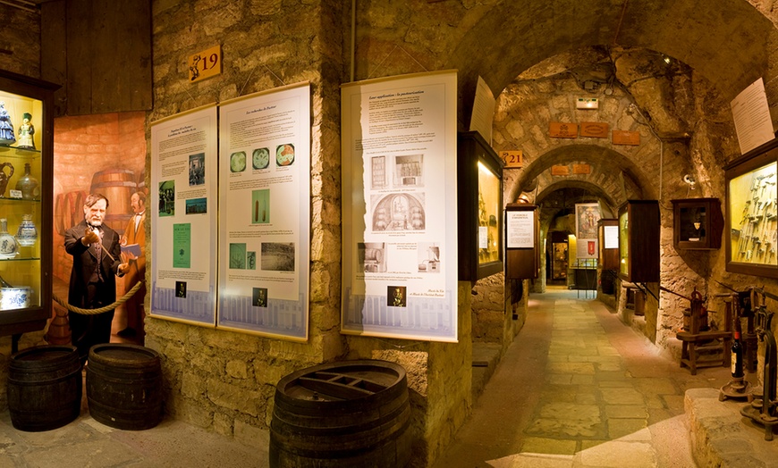 Image 3: 1 entrée au musée avec dégustation de 1 ou 3 verres de vin en option