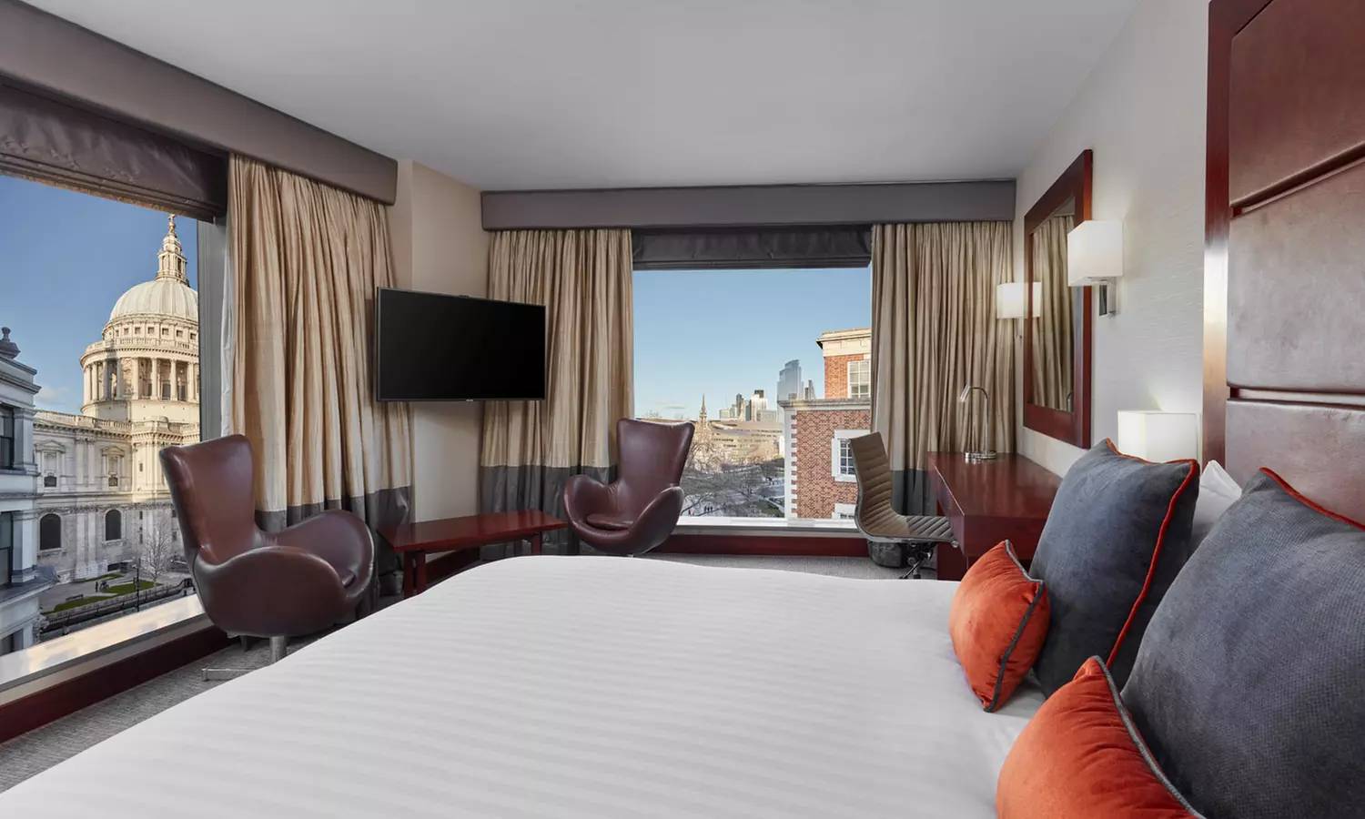 Central London: Luxury Stay with Spa Access