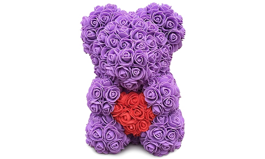 Image 33: Ours en peluche en rose artificielle