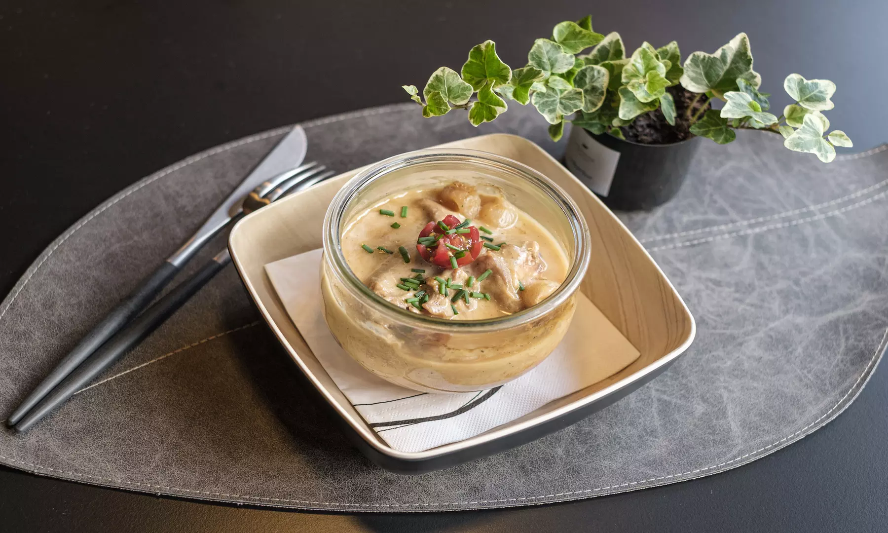 Dégustation à deux : apéro gourmand ou repas raffiné avec verre de vin