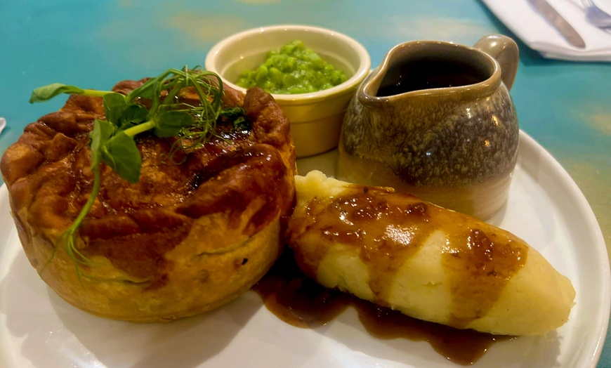 Image 2: Enjoy £18, £30, or £60 to Spend on Traditional Pub Food & Drink!