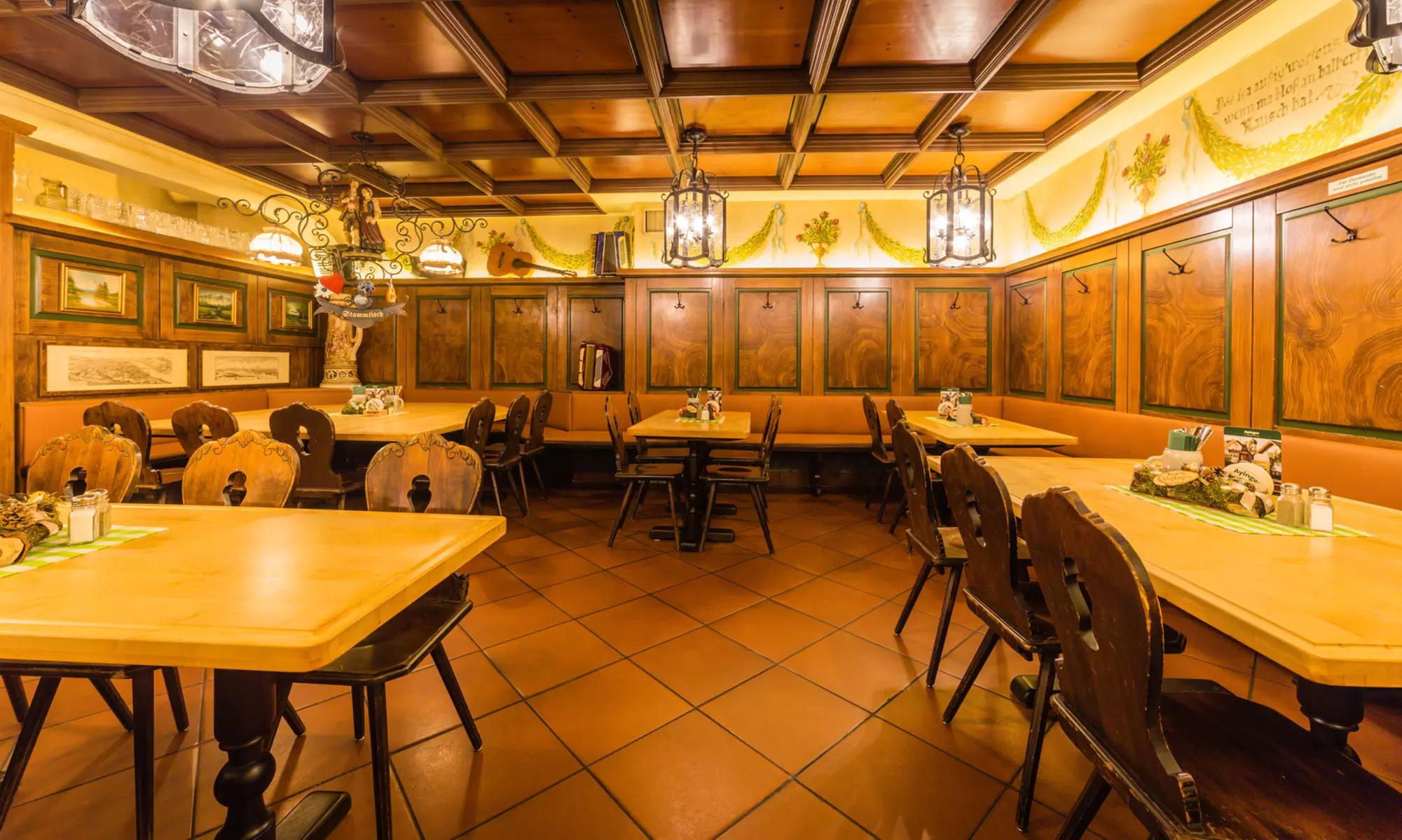 Iss dich satt: Burger-Menü inkl. Getränk, Salat und Pommes