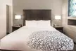 Stay at La Quinta Inn & Suites by Wyndham Baltimore Downtown - Second Medium