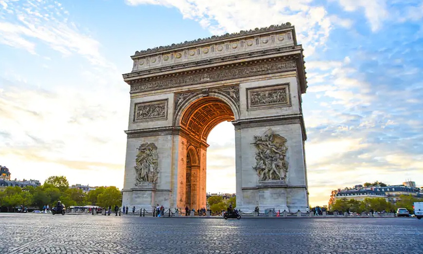 Image 2: Paris South: Queen or King Room with optional Breakfast