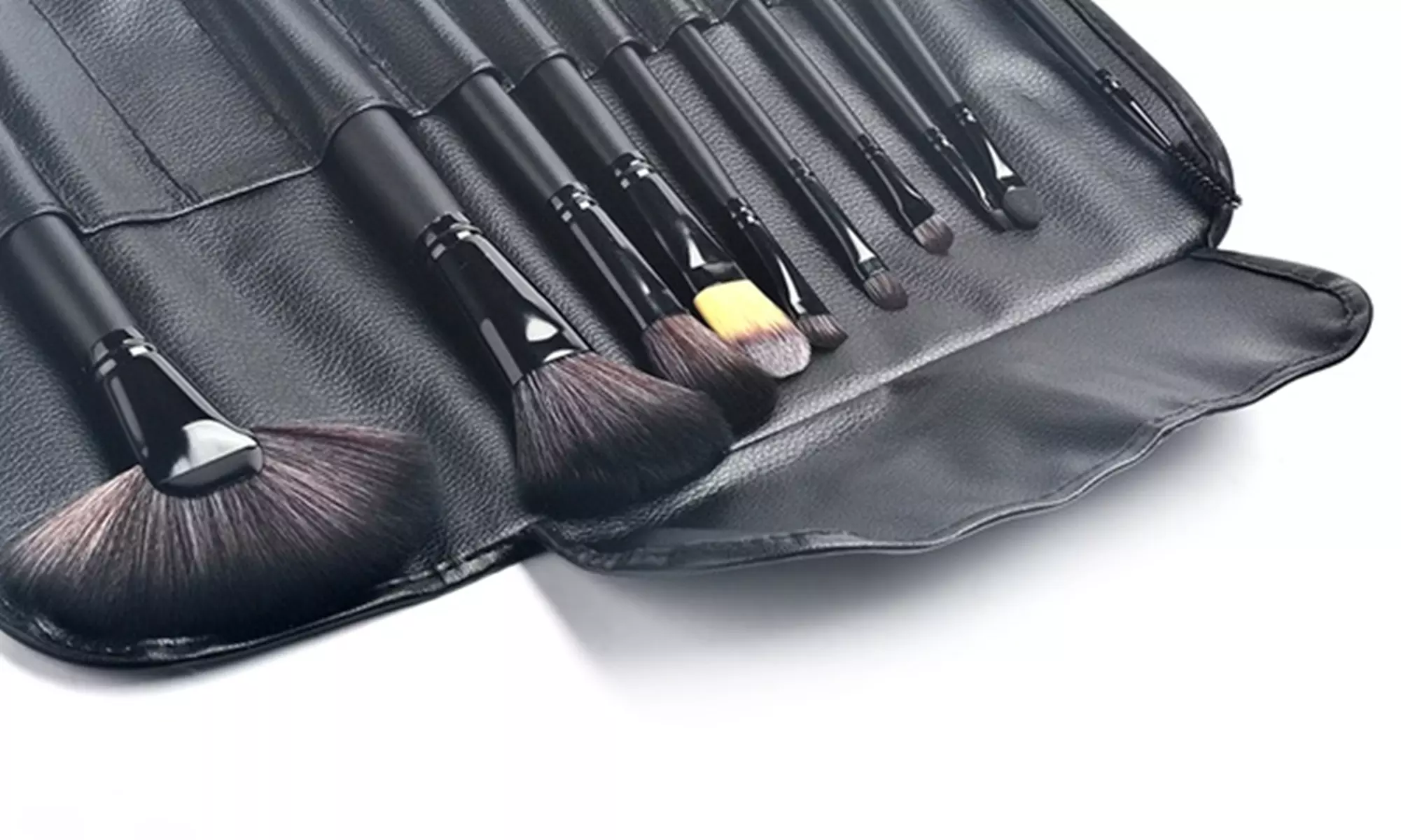 1 ou 2 sets de 10 pinceaux de maquillage SDI-Paris avec brosse en silicone nettoyante et spray désinfectant en option - Primary Image