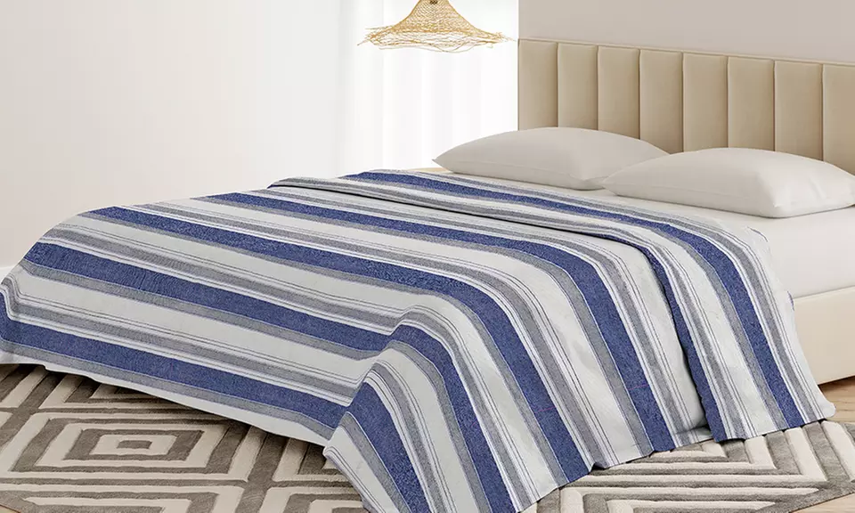 Sofabezug und Tagesdecke aus natürlicher recycelter Baumwolle