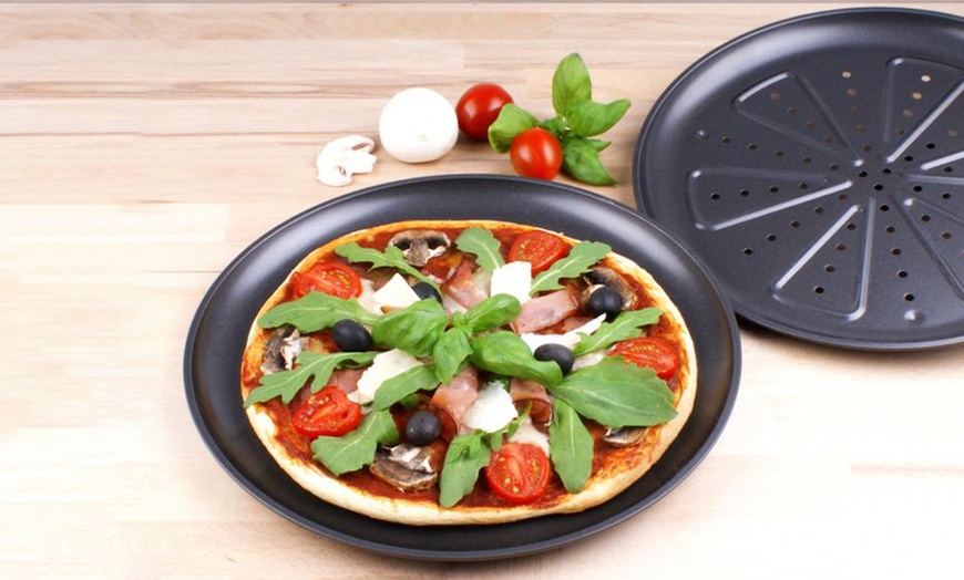 Image 1: Two-Piece Pizza Baking Tray Set