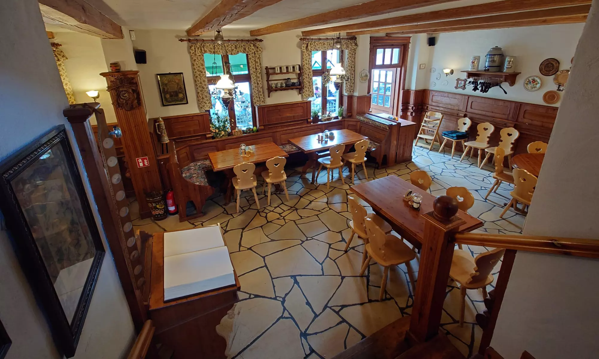 Knusprige bayerische Schweinehaxe inkl. Beilagen für bis zu 4 Personen