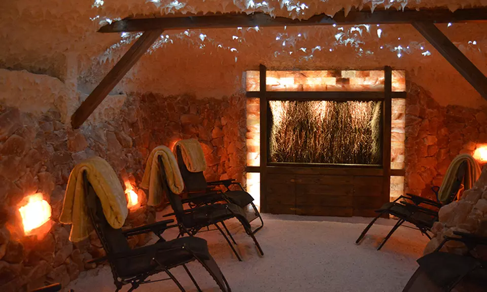 45 Min. Aufenthalt in der Salzgrotte und 20 Min. in der Solegrotte für 1 oder 2 Personen (bis zu 31% sparen) - Primary Image