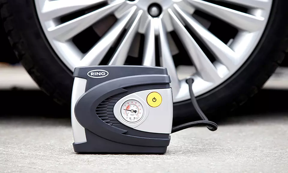 Ring RAC610 Gonfleur/compresseur d’air portable pour voiture,via allume-cigare+câble 3m,rapide et simple d'utilisation - Primary Image