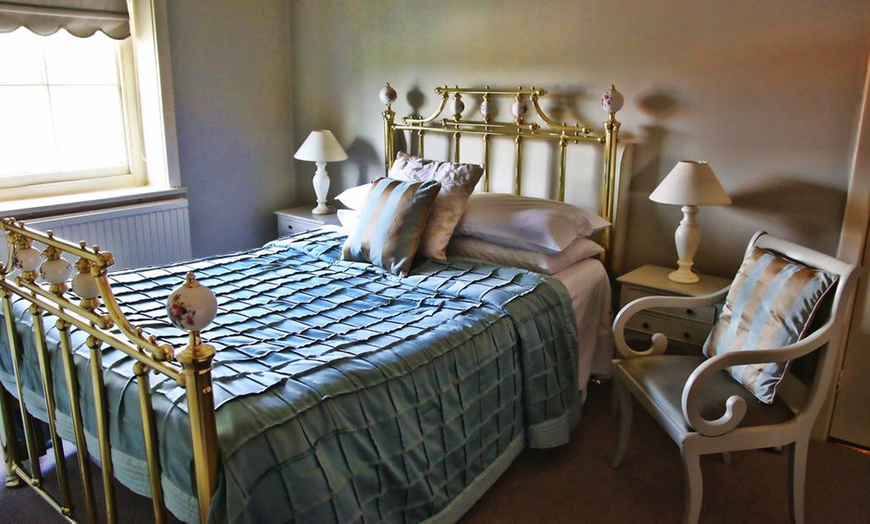 Image 2: East Riding: 1 or 2 Nights with Breakfast