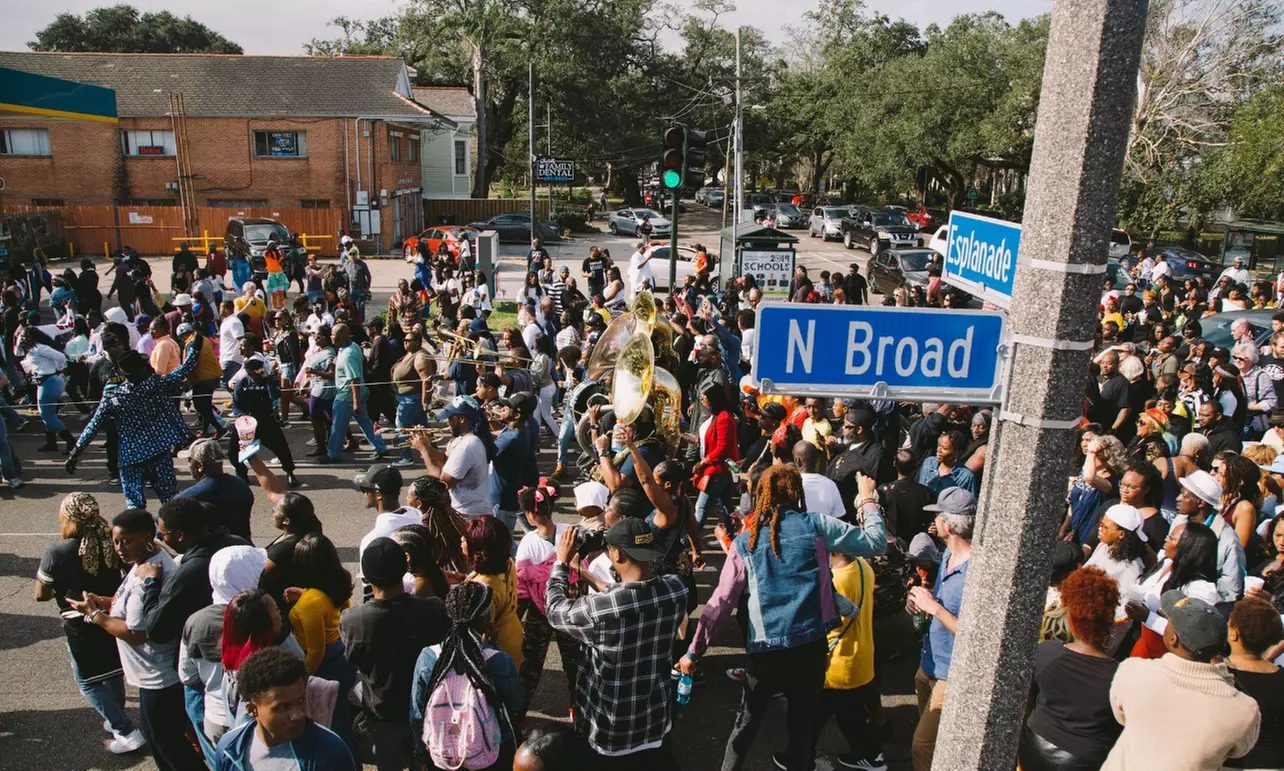 Dive Into Fun: Second Line Tour and Music Experience