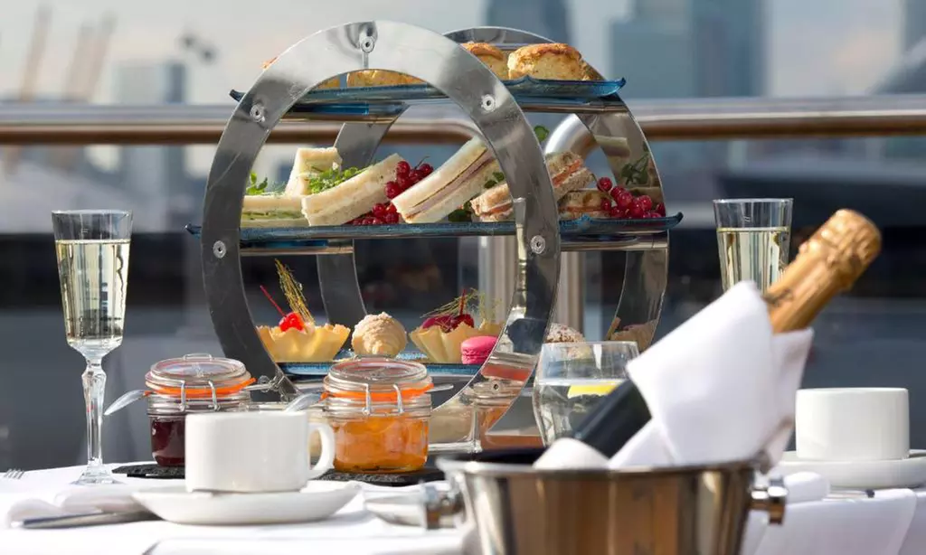 Gift an Escape to London’s 4*Sunborn Yacht Hotel with Breakfast&Dinner