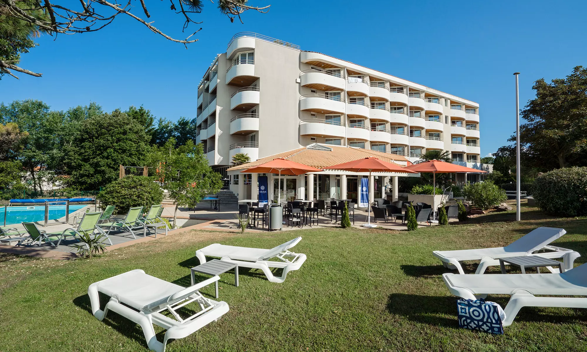 Saint-Jean-de-Monts: camera Superior con colazione, opzione Spa e cena per 2 all'Hotel Valdys Thalasso & Spa - Les Pins - Primary Image