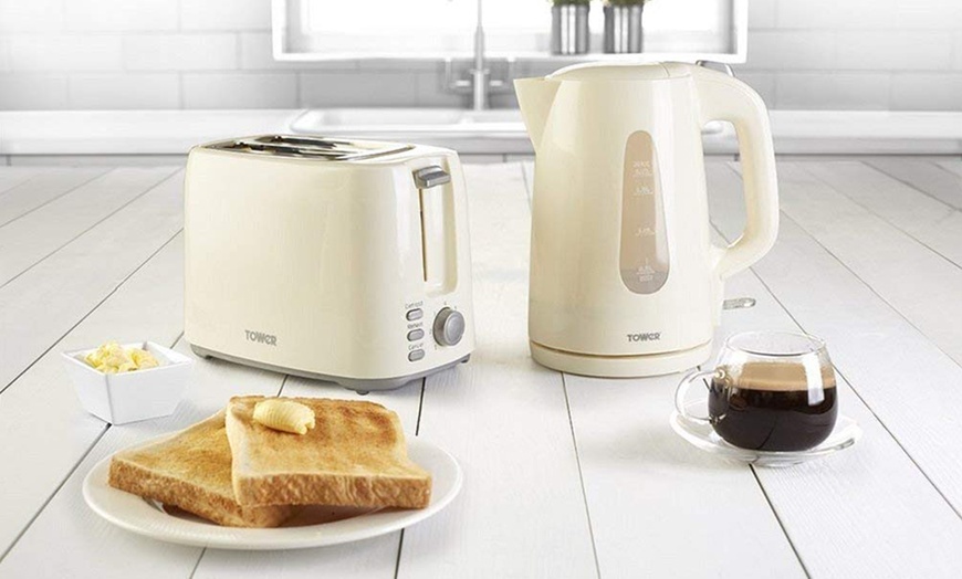 Image 2: Tower 2-Slice Toaster and Kettle