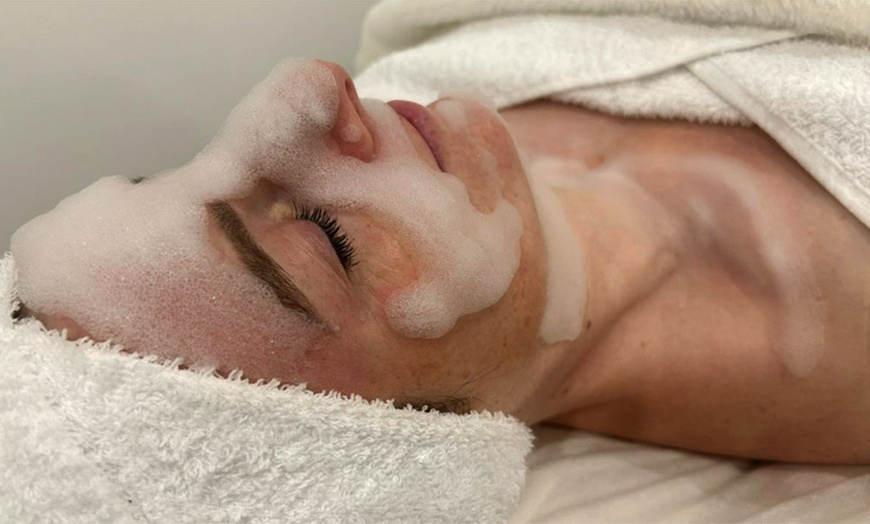 Image 1: Aqua-Facial und/oder kosmetisches Microneedling für 1 Pers.