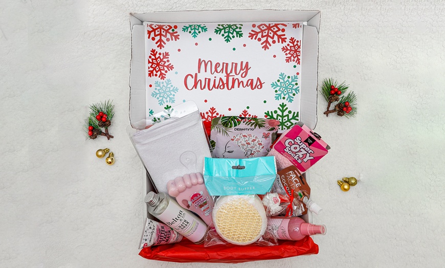 Image 14: 50% Off Bath Hampers