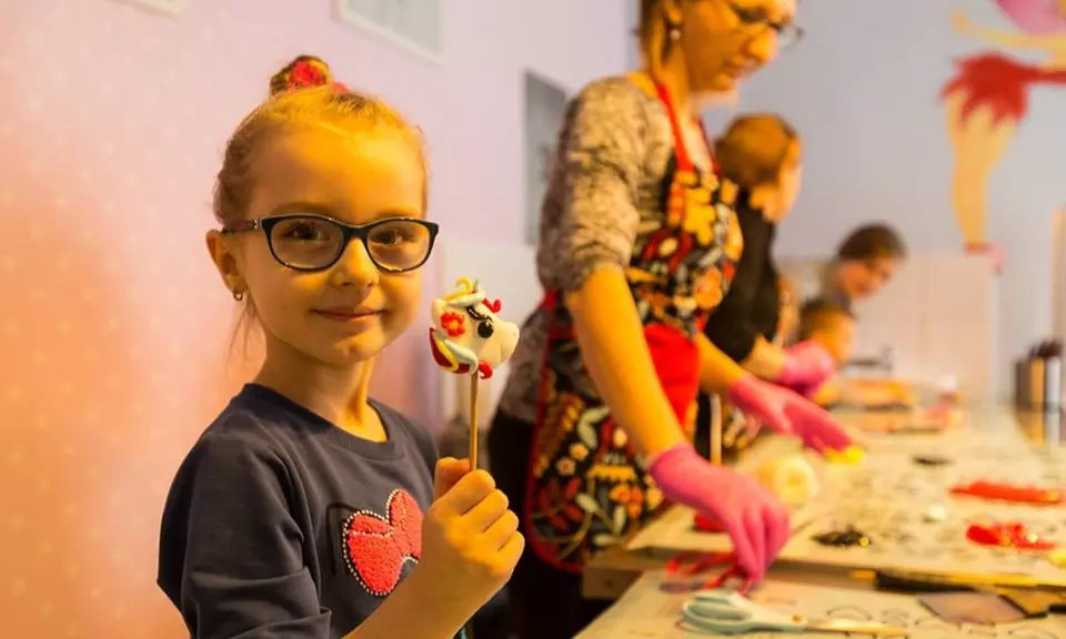 Udział w warsztatach z produkcją wybranego lizaka od 10,99 zł w Manufakturze Słodyczy HokusPokuss - Primary Image