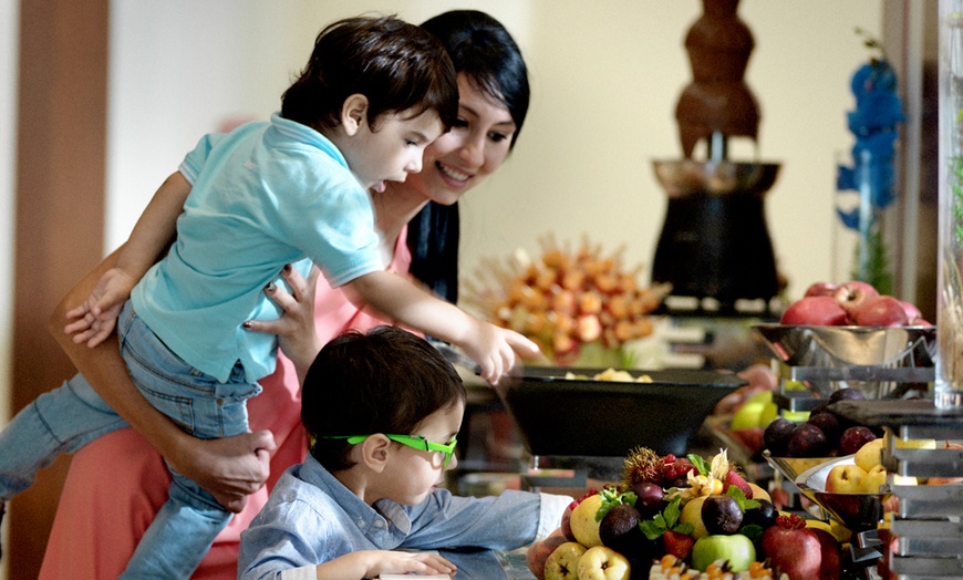 Image 6: Sunday Brunch at La Terrasse Restaurant at Two Seasons Hotel