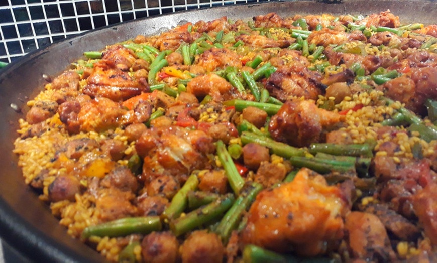 Image 2: Paella met kip afhalen Wetteren