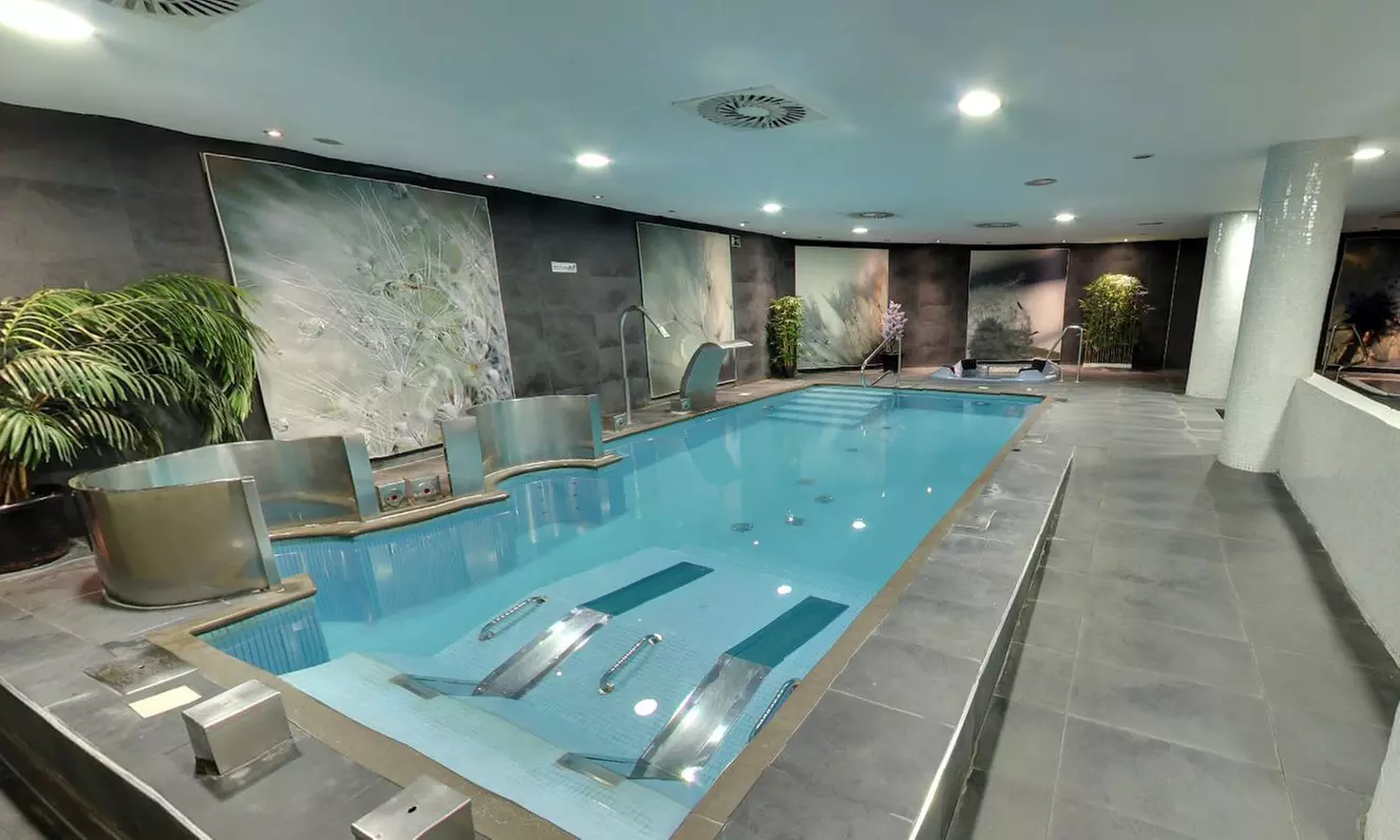 Circuito spa y masaje relajante en Azz Hotel Langre Spa