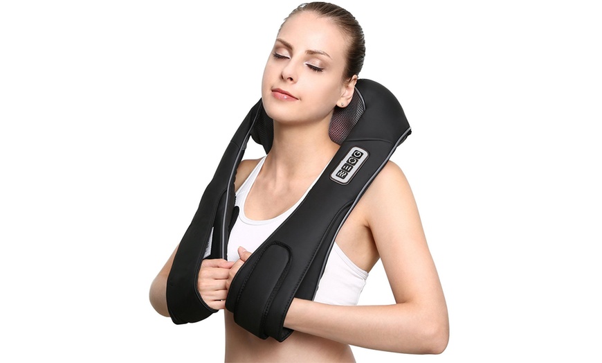 Image 2: Neck and Shoulder Massaging Tool