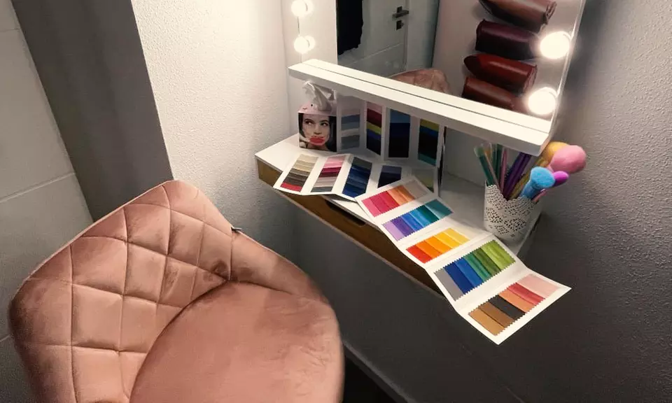 Entdecke deine Farben mit Farbtypberatung optional mit Styling für 1 Person - Primary Image