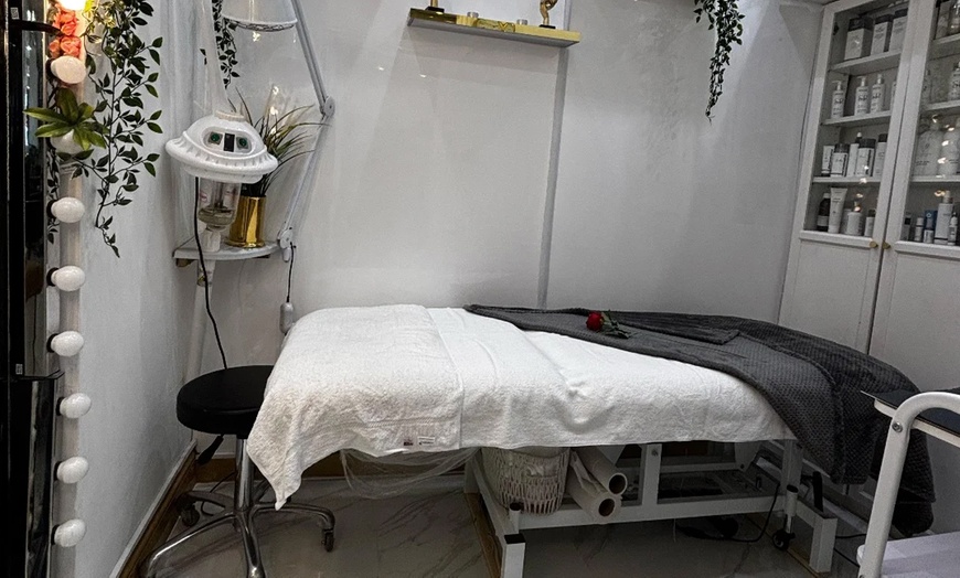 Image 4: Up to 72% Off on Salon - Hair Colour / Highlights at Inspiration Nails