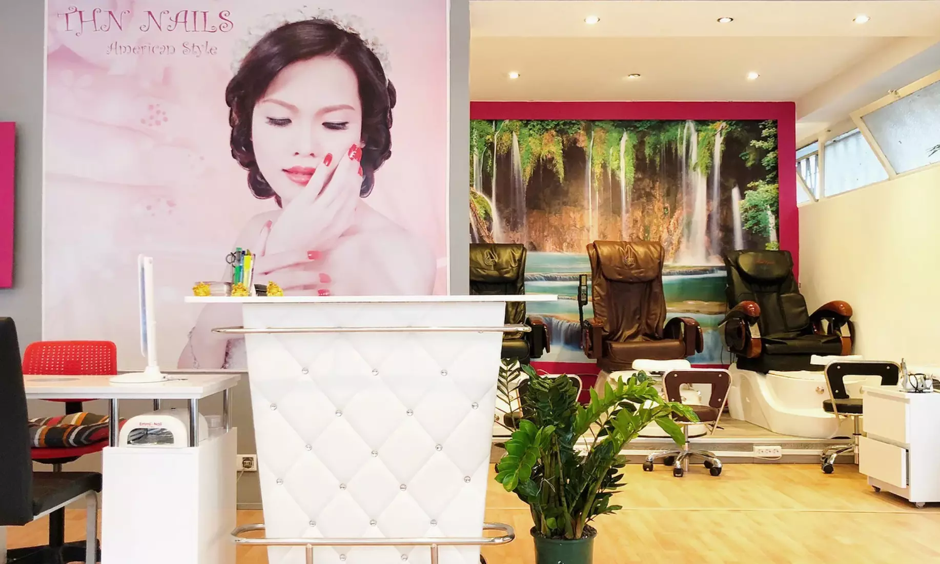 Mani- und/oder Pediküre mit Lack