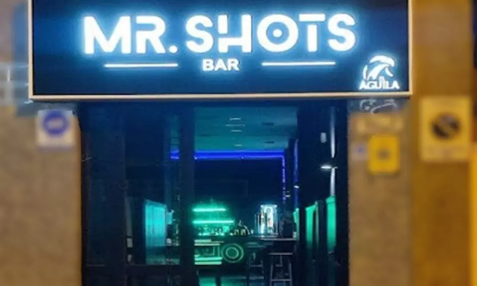 Para 2 o 4: partidas de billar o futbolín con chupitos incluidos