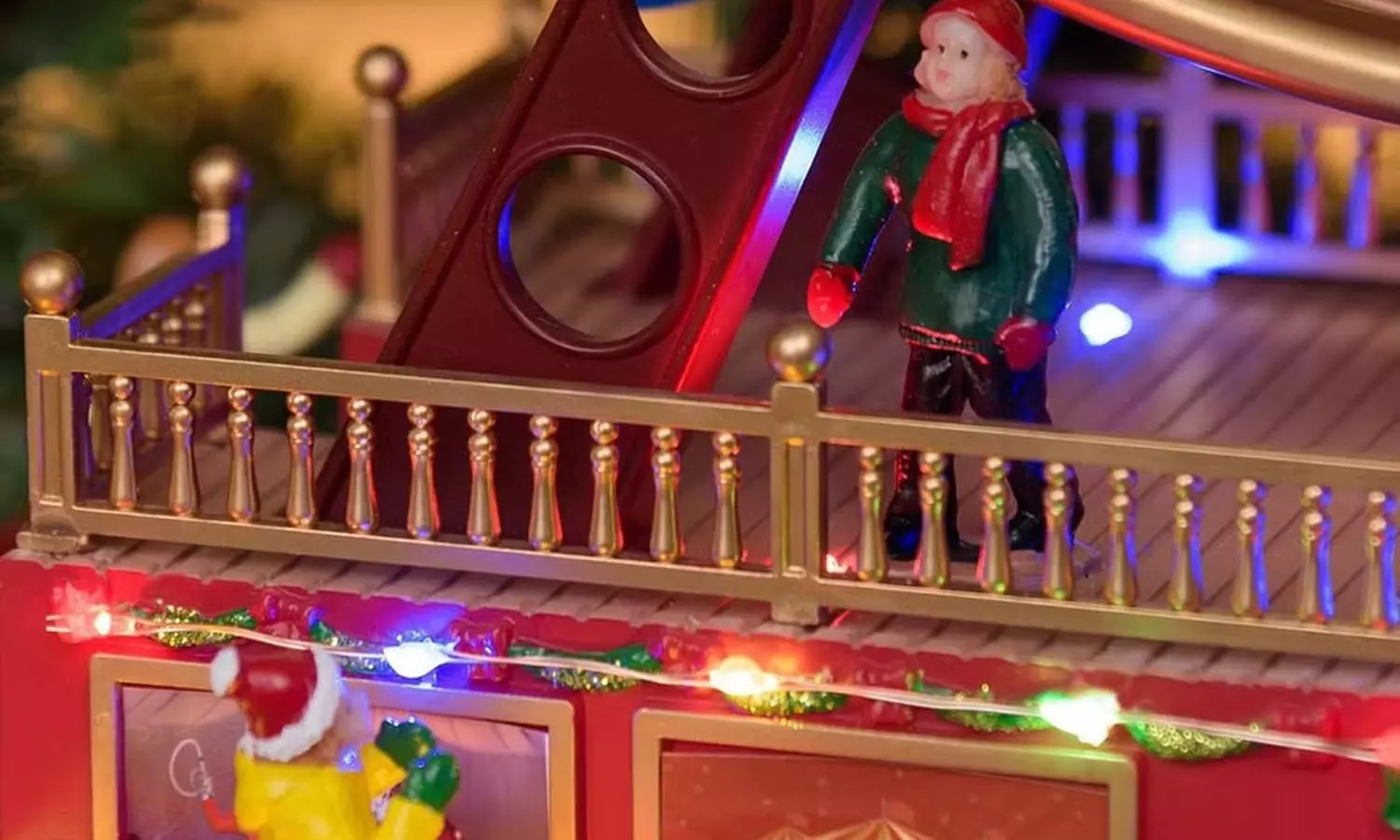 Weihnachtliche Szene mit Musik und Beleuchtung