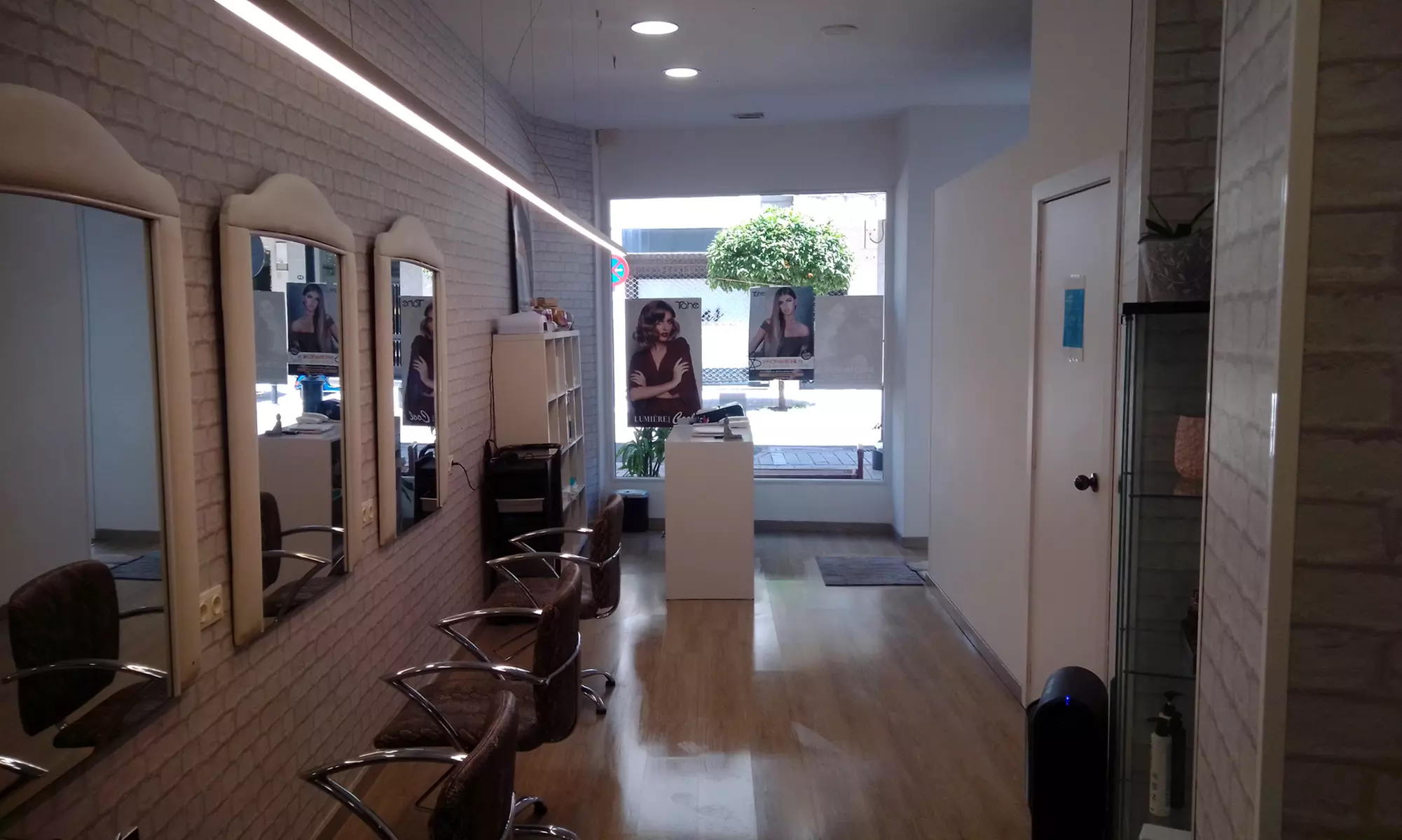 Sesión de peluquería con corte y opción a tinte o alisado de queratina