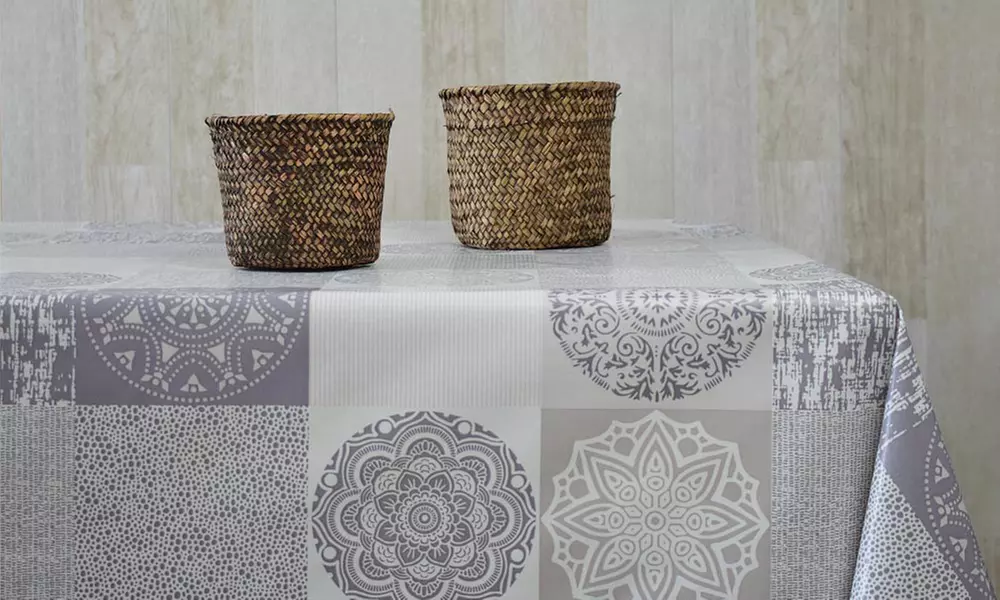 Tovaglie Spagna in PVC disponibili in diverse misure e fantasie - Primary Image