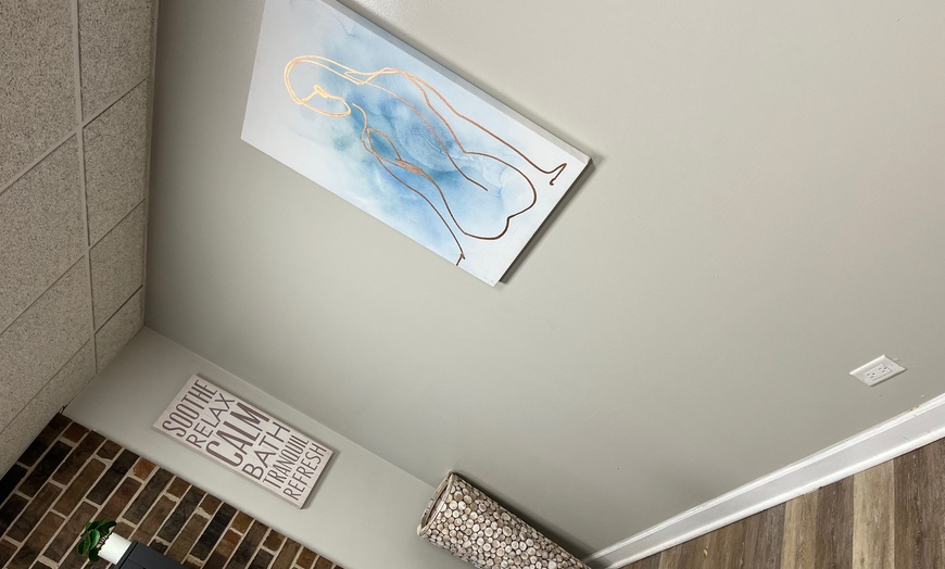 Image 4: Unwind with a 60-Minute Swedish Massage Experience