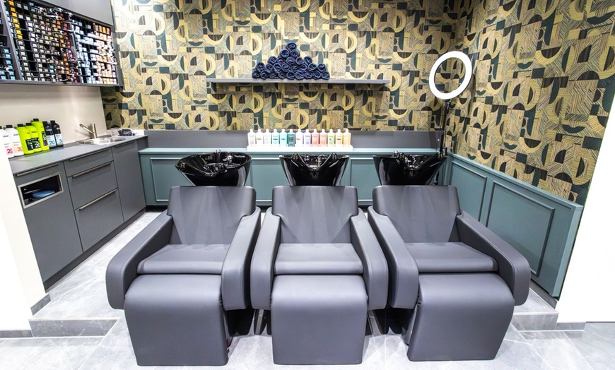 Image 3: Waschen, Schneiden, Föhnen optional inkl. Farbe oder Ansatzfarbe