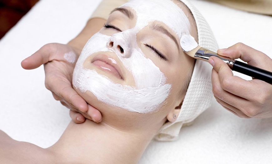 Image 2: 90-Minute Pamper Package