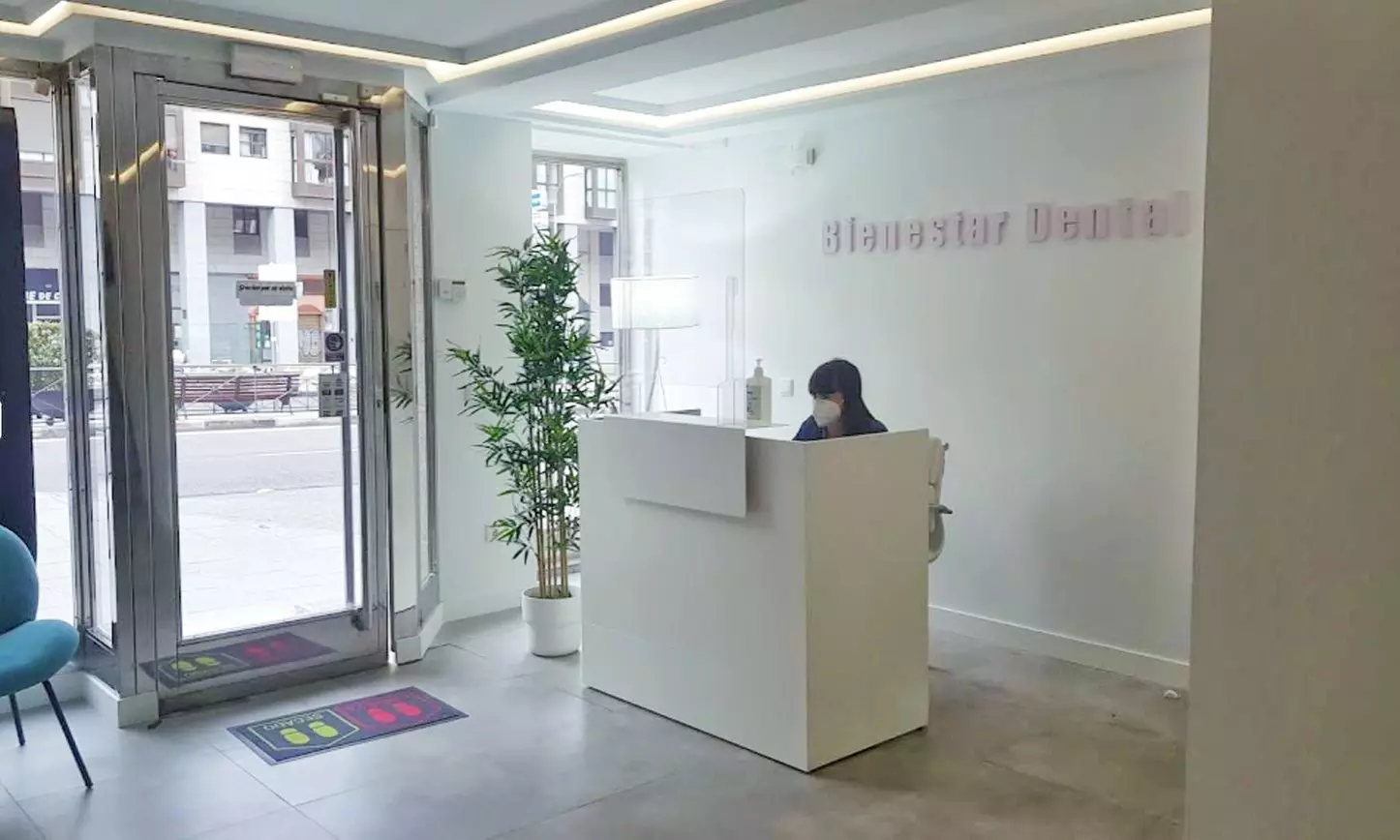 Hasta 4 carillas dentales en Bienestar Dental