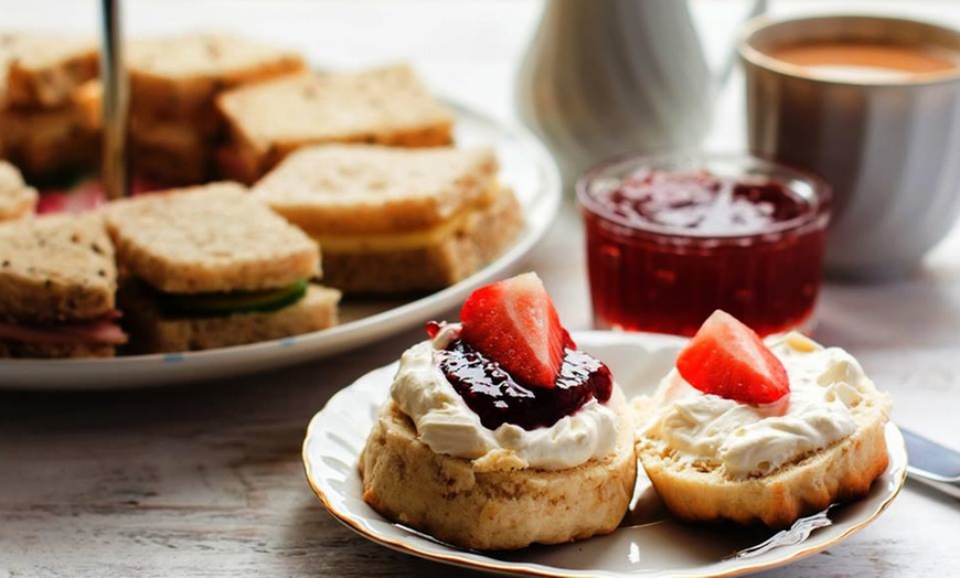 Image 3: Afternoon Tea Cruise for Two