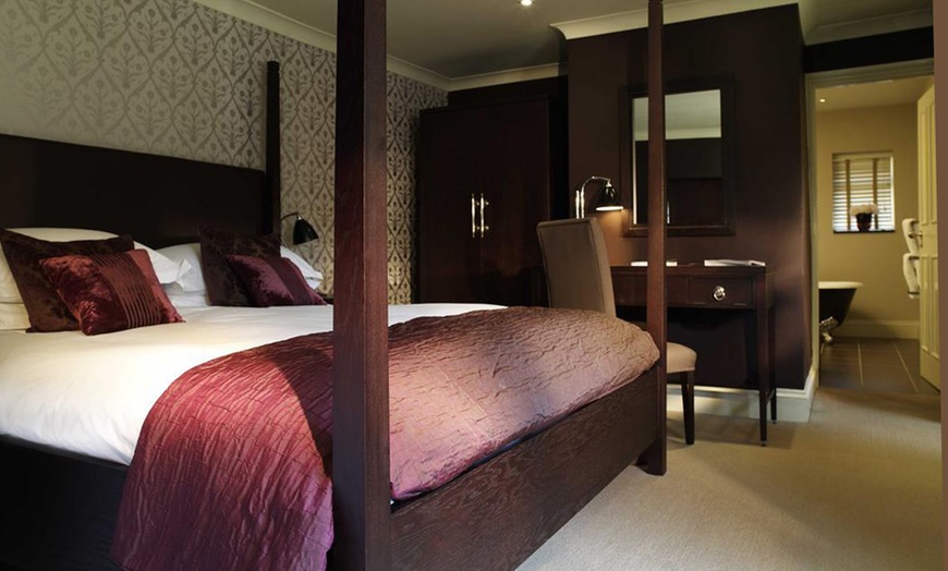 Image 3: Buckinghamshire: Standard Double Room with Breakfast and More