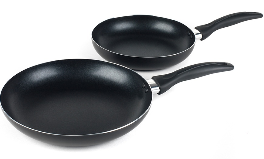 Image 2: Salter Frying Pan Set