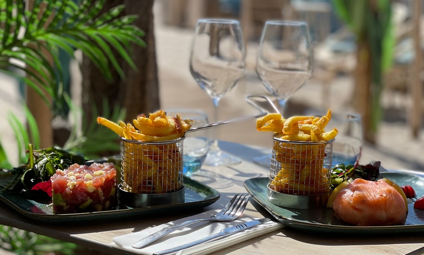 Image 3: Journée en plage privée avec cocktail chez Plage Le Vieux Rocher