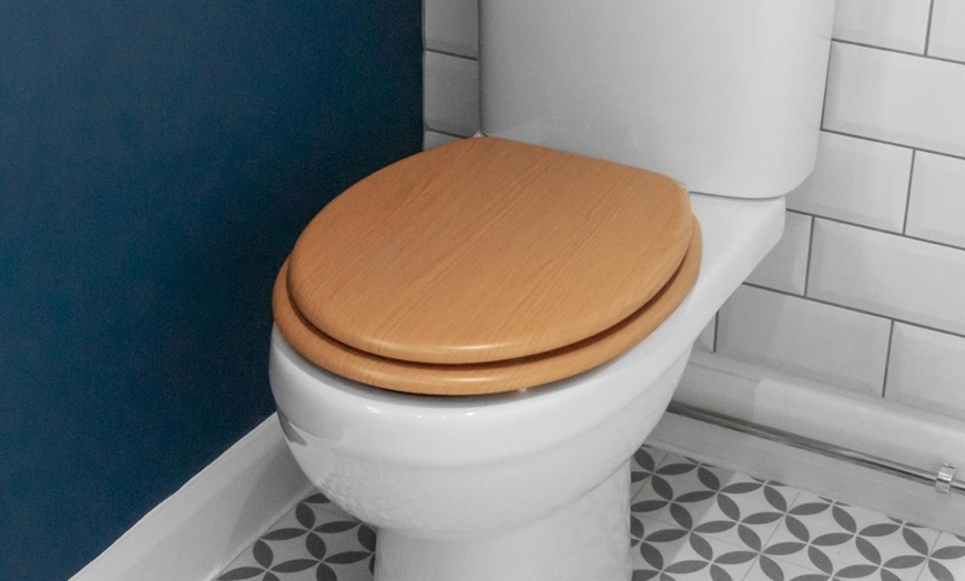 Image 7: Harbour Housewares Wooden Toilet Seats