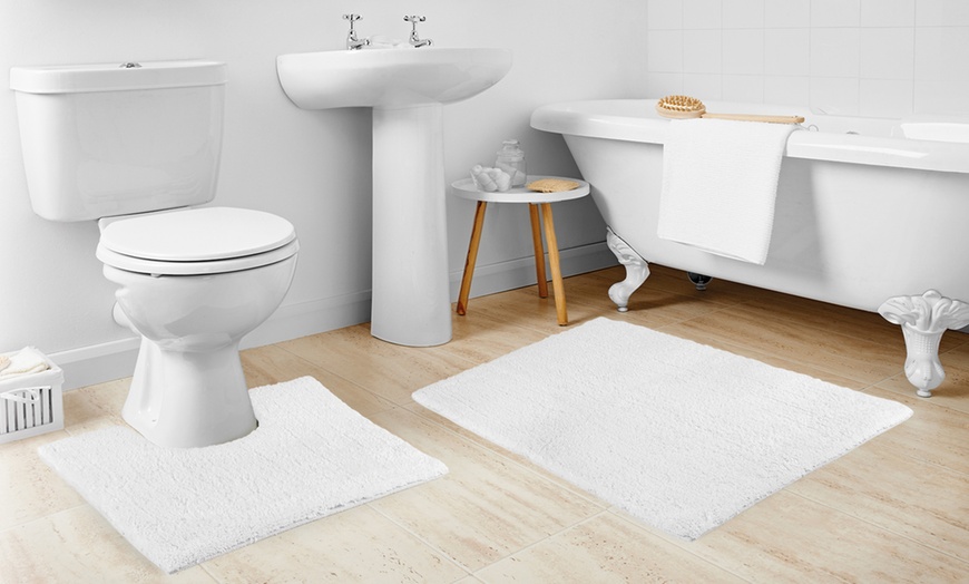 Image 9: Beldray Bath Mat and Pedestal Set